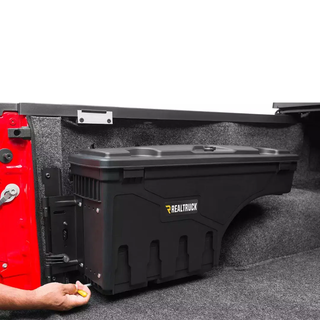 REALTRUCK SWING CASE SILVERADO DRIVERSIDE 2021+ NO TAILGATE